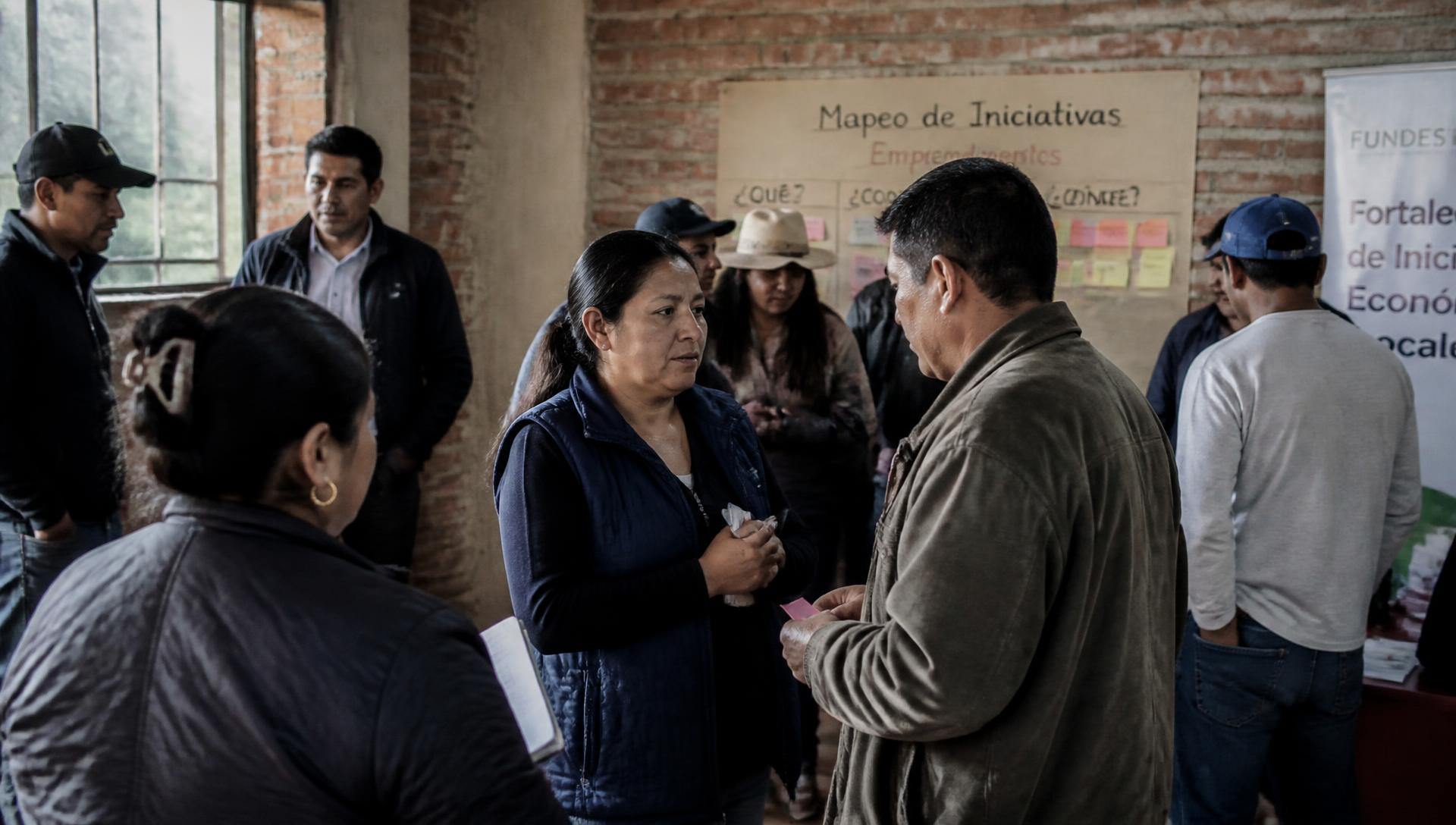 Miembros de la comunidad participando en una jornada de formación